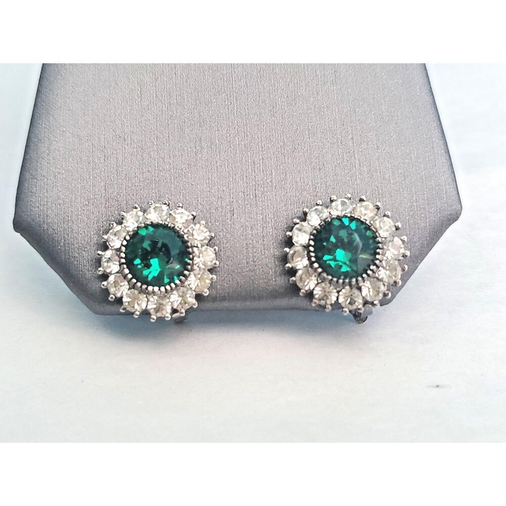 Vintage Unbranded Emerald Green & Clear Rhinestone Round Clip On Earrings 1/2"